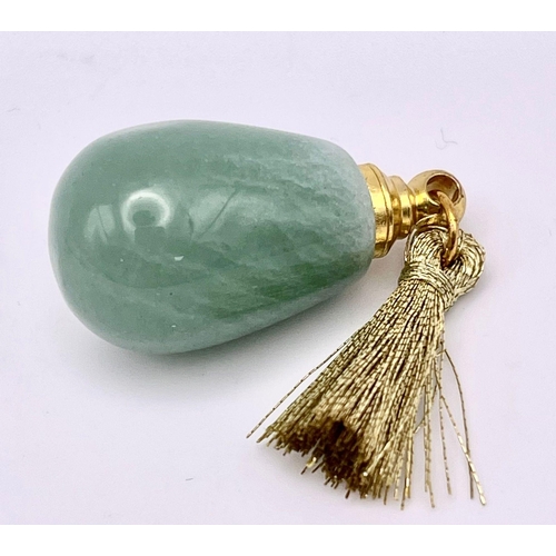 436 - A Jade Snuff Bottle Screw-Top Pendant. 3.5cm.