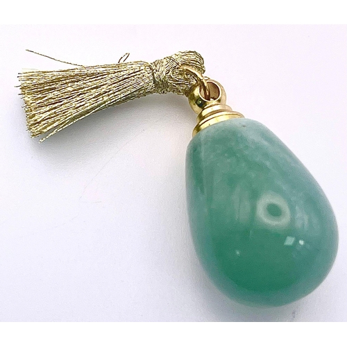 436 - A Jade Snuff Bottle Screw-Top Pendant. 3.5cm.