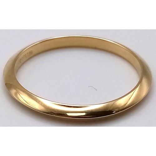 193 - TIFFANY & CO 18K YELLOW GOLD KNIFE EDGE BAND RING. TOTAL WEIGHT 2G.  SIZE N