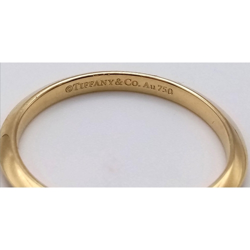 193 - TIFFANY & CO 18K YELLOW GOLD KNIFE EDGE BAND RING. TOTAL WEIGHT 2G.  SIZE N