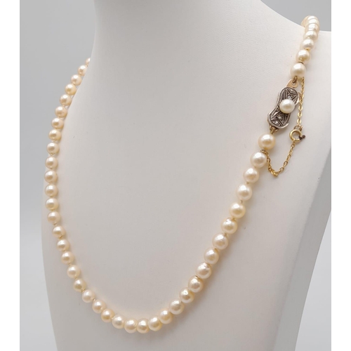 453 - A Vintage Pearl Necklace with a 9K Gold Clasp. Pearls - 6/7mm. Necklace length - 54cm.