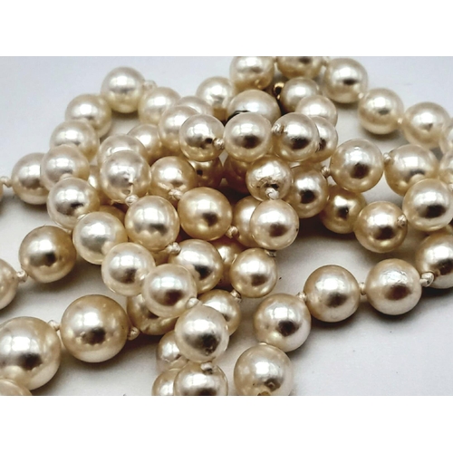 460 - A Vintage Pearl Necklace with a 9K Gold Clasp. Pearls - 5/6mm. Necklace length 24cm.