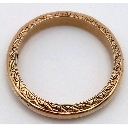 529 - 9k yellow gold 2mm band with patterned edges, 2.5g, size J