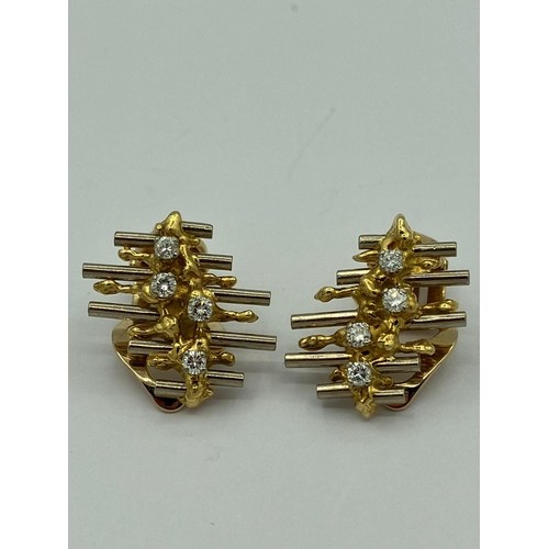 125 - Fantastic pair of signed David Morris 18 carat GOLD and DIAMOND EARRINGS. Each earring having four Q... 