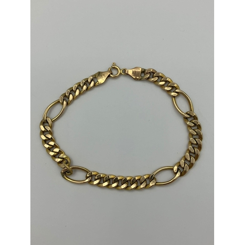 21 - Beautiful 9 carat yellow GOLD BRACELET having curb chain links with occasional large link detail. Fu... 