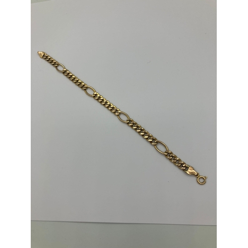 21 - Beautiful 9 carat yellow GOLD BRACELET having curb chain links with occasional large link detail. Fu... 