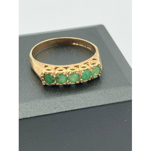 273 - 9 carat GOLD and CHRYSOPRASE RING Having five round cut Green Chrysoprase gemstones set to top in at... 