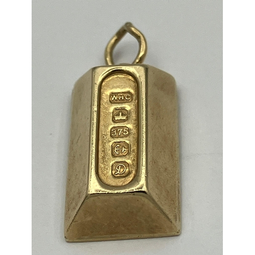 434 - Vintage 9 carat GOLD INGOT PENDANT/CHARM. Full hallmark to front for Birmingham  1978.  Approx 1.45 ... 