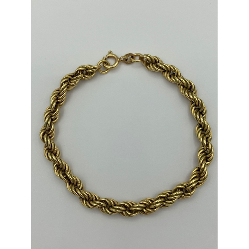 49 - 9 carat YELLOW GOLD ROPE BRACELET, Having full UK hallmark. 4.75 grams. 20 cm.