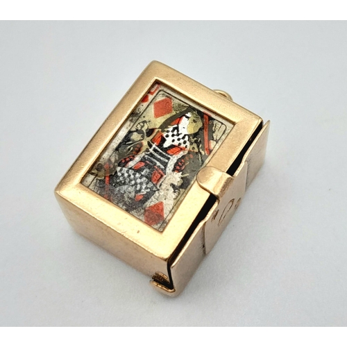 390 - 9K YELLOW GOLD, MINI PLAYING CARDS CHARM, SHOWING KING & QUEEN OF HEARTS CARDS, DO COME OUT OF THE C... 