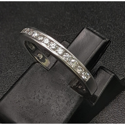 208 - 18K WHITE GOLD DIAMOND SET BAND RING.  0.15CT DIAMOND. TOTAL WEIGHT 2.1G.  SIZE H