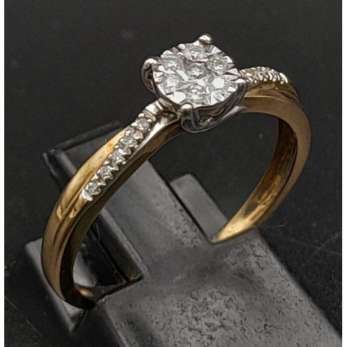 538 - 9K YELLOW GOLD DIAMOND TWIST CLUSTER RING. TOTAL WEIGHT 1.7G. SIZE N