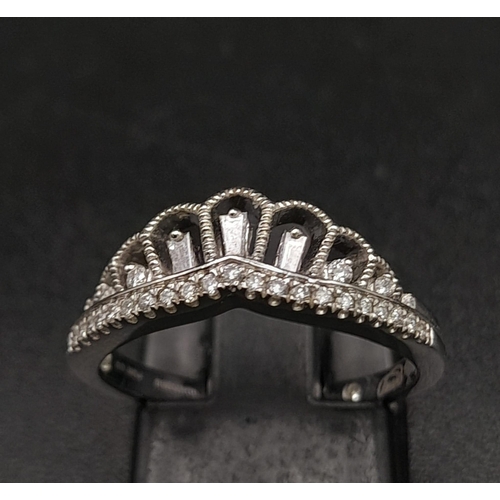 60 - PLATINUM DIAMOND SET CROWN RING. DESIGNED BY EMMY LONDON. TOTAL WEIGHT 4.5G.  SIZE L