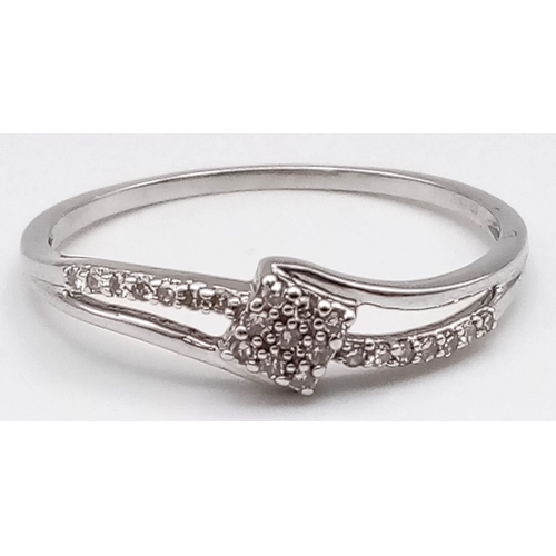 496 - 9K WHITE GOLD DIAMOND SPLIT SHANK TWIST RING.  0.15CT DIAMOND. TOTAL WEIGHT 1.2G.  SIZE Q 1/2