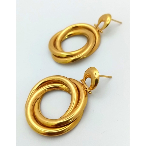 108 - A PAIR OF 18K GOLD EARRINGS IN ATTRACTIVE HOOP SHAPE.  11.5gms