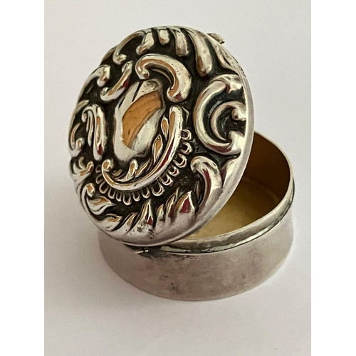 270 - Antique SILVER PILL/SNUFF BOX in  Circular form having attractive repousse design to lid. Clear hall... 