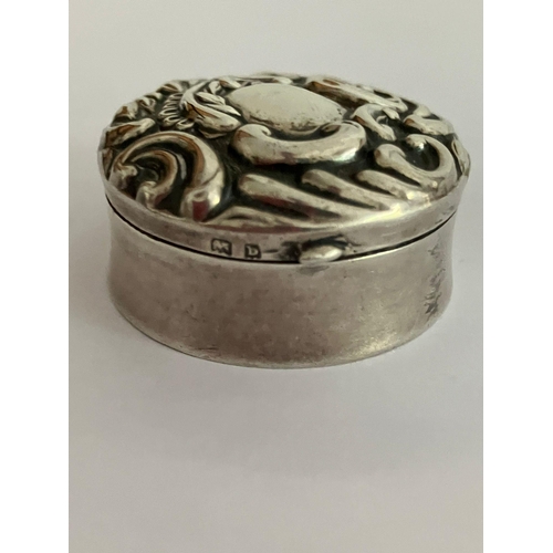 270 - Antique SILVER PILL/SNUFF BOX in  Circular form having attractive repousse design to lid. Clear hall... 