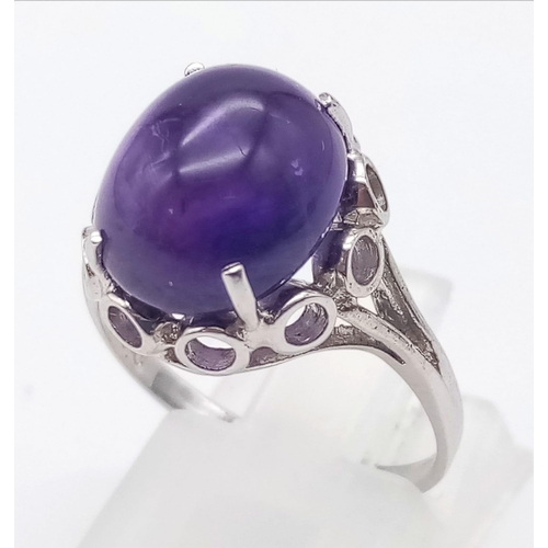 358 - AN AMETHYST CABOCHON SET IN 9K WHITE GOLD .  3.1gms   size N