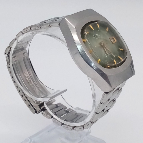 163 - A Vintage Oris Automatic Gents Watch. Stainless steel strap and case - 38mm. Metallic green dial wit... 