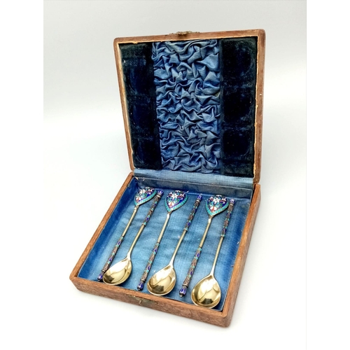 219 - Six silver gilt Russian cloisonné enamel decorated teaspoons with original case. A beautiful set of ... 