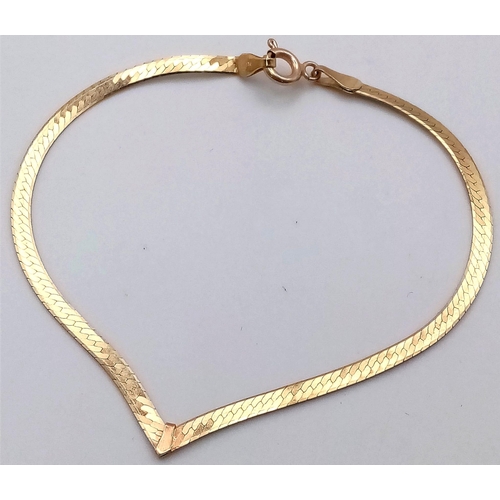 204 - A VERY DAINTY 9K GOLD CHEVRON BRACELET  1.8gms   16cms