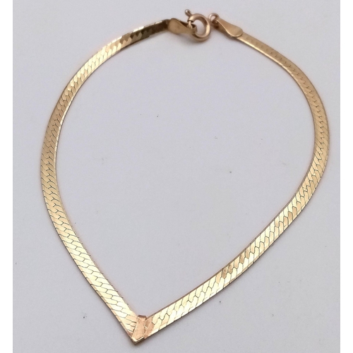 204 - A VERY DAINTY 9K GOLD CHEVRON BRACELET  1.8gms   16cms