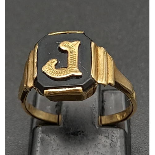 380 - A 9K GOLD RING WITH THE INITIAL 