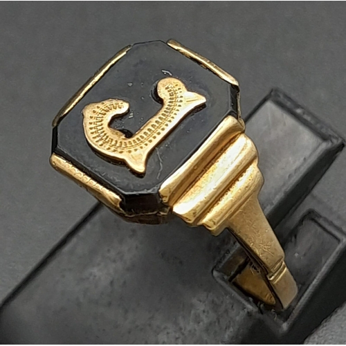 380 - A 9K GOLD RING WITH THE INITIAL 