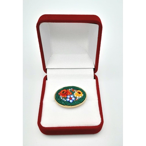 167 - A collectable, Italian glass, micro-mosaic brooch, in a red velvet presentation box. Dimensions: 26 ... 