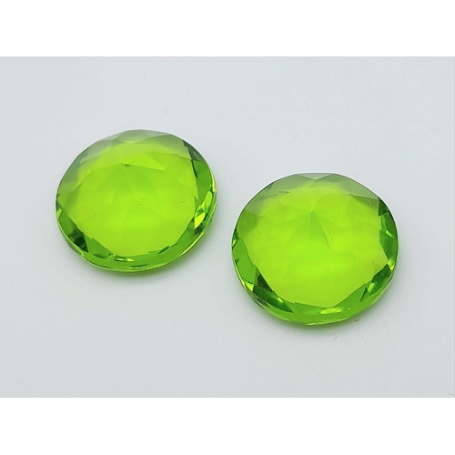 181 - A pair of round cut peridots, 15.15 carats, dimensions: 12 x 12 x 5 mm, Excellent in every aspect. O... 