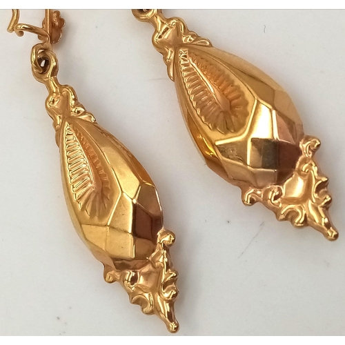 198 - A Pair of Art Deco Style 9K Gold Drop Earrings. 3.5cm. 2.22g total weight.