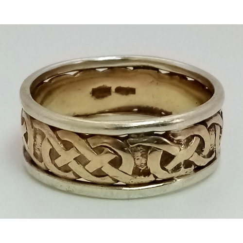 138 - 9K 2 COLOUR CELTIC BAND RING WITH NICE ORNATE DECORATION . TOTAL WEIGHT 5.88G SIZE R.