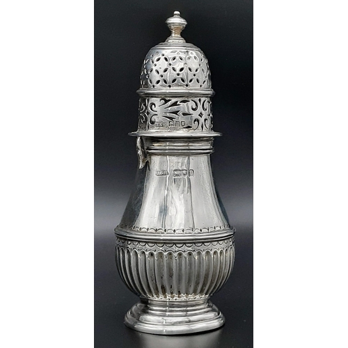 16 - An Antique 925 Silver Sugar Caster. Hallmarks for London 1915. Makers mark of Alston's and Hallam. 1... 