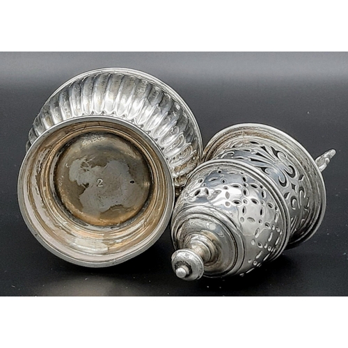 16 - An Antique 925 Silver Sugar Caster. Hallmarks for London 1915. Makers mark of Alston's and Hallam. 1... 