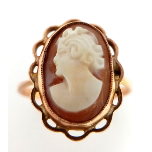 438 - A 9K YELLOW GOLD CAMEO SET RING. TOTAL WEIGHT 3.36G SIZE Q/R.