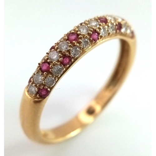 396 - 18K YELLOW GOLD DIAMOND & RUBY 3 ROW BAND RING. TOTAL WEIGHT 3.8G.  SIZE V