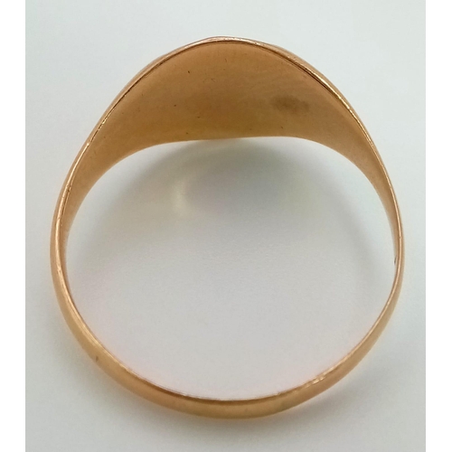 110 - 18K YELLOW GOLD VINTAGE SHIELD SIGNET RING. HALLMARKED CHESTER. TOTAL WEIGHT 4.7G.  SIZE V