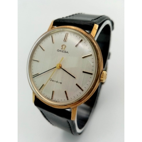 45 - A Beautiful Vintage 9K Gold Omega Geneve Gents Watch. Black leather strap. 9K gold case - 34mm. Whit... 