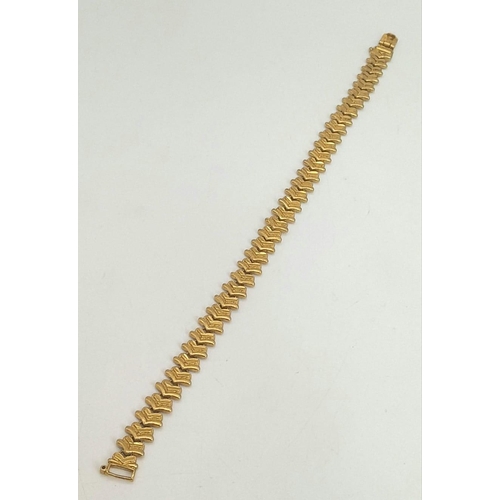 94 - A 22k Yellow Gold Asian Inspired Chevron Bracelet. 18cm.
16.8g weight. 916 hallmark.