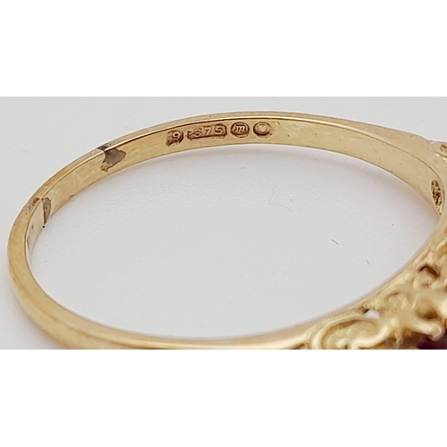 257 - 9K YELLOW GOLD 5 STONE GARNET RING. TOTAL WEIGHT  3.1G.  SIZE T