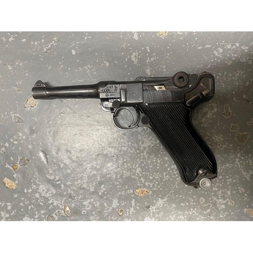 38 - WITHDRAWN > A Deactivated Rare WW1 German Luger P08 Pistol. This antique Erfurt 9mm gun has a date m... 