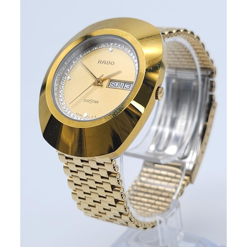 407 - A Gold Plated Rado Diastar Unisex Watch. Gold plated bracelet and case - 36mm. Gold tone dial with d... 