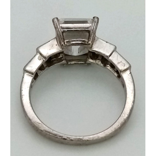 1750 - STELRING SILVER FANCY STONE SET COCKTAIL RING. TOTAL WEIGHT 5G.  SIZE O