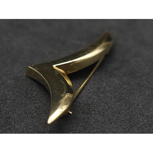 239 - A Tiffany and Co. 18K Yellow Gold Chevron Brooch. 6.6g. 
Comes with a Tiffany box. Ref: 11742