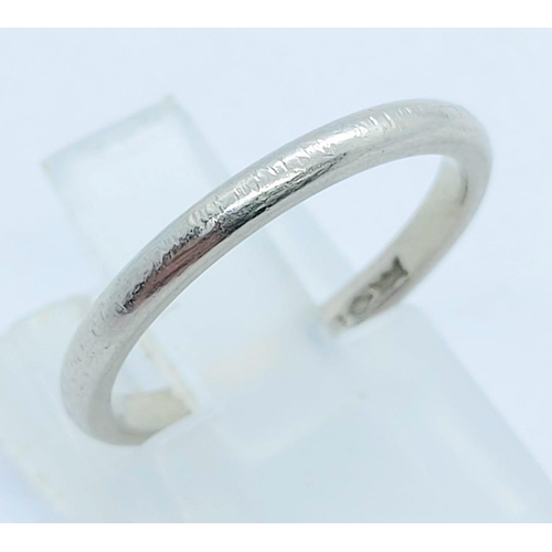 15 - A 950 Platinum Band Ring. Size K. 3.05g weight.