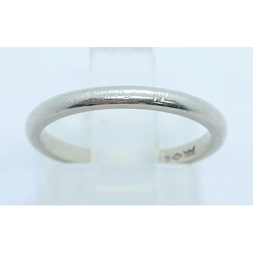 15 - A 950 Platinum Band Ring. Size K. 3.05g weight.