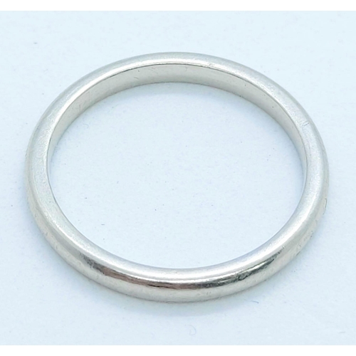 15 - A 950 Platinum Band Ring. Size K. 3.05g weight.