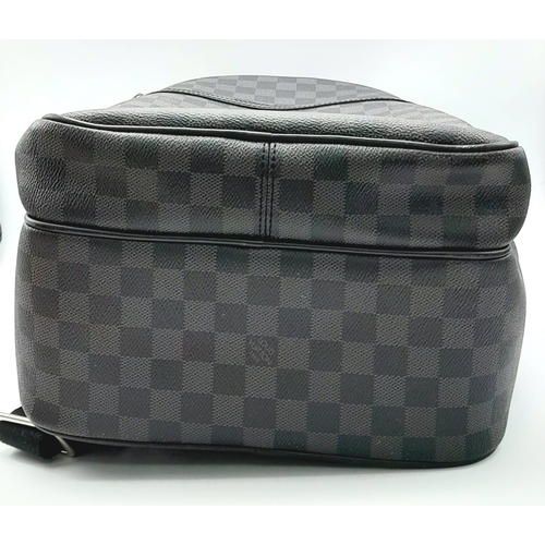 72 - A LOUIS VUITTON DAMIER BACKPACK IN GRAPHITE COLOUR. WITH A FRONT ZIPPERED COMPARTMENT AND ZIPPER POC... 