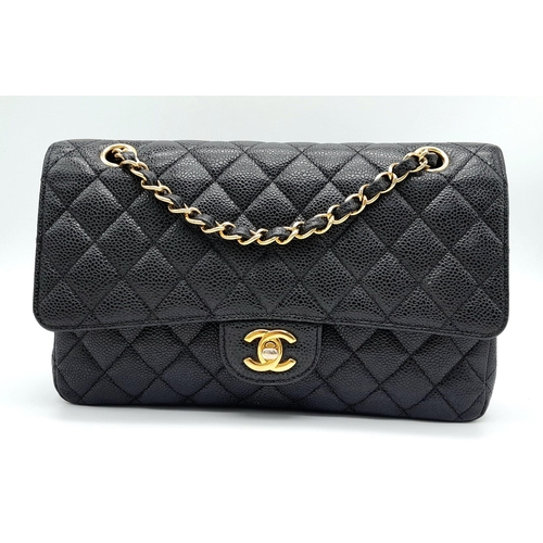 31 - A VINTAGE BLACK CAVIAR LEATHER CHANEL FLAP BAG. 24K GOLD PLATED HARDWARE. LOVELY INTERIOR POCKETS CO... 