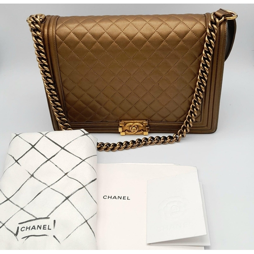 39 - A CHANEL METALIC GOLD QUILTED LEATHER LARGE BOY FLAP BAG. 22X 30X7CM. PLEASE SEE PHOTOS FOR CONDITIO... 